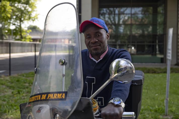 Il portafogli smarrito riconsegnato dal fattorino della Gazzetta