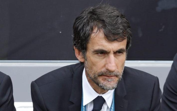 Lele Pin cerca una panchina. O una scrivania