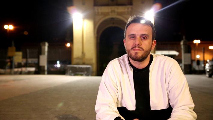 Palazzi, tifo e ironia sui social