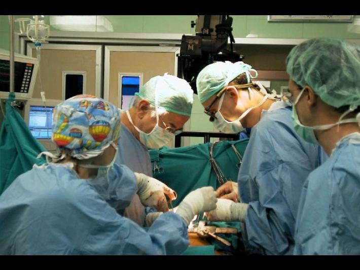 Operazione record, tolto tumore al rene senza cicatrici