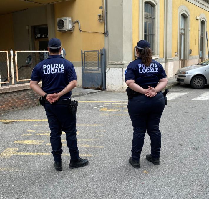 Fornovo, minorenne sfila il portafoglio ad un coetaneo all'uscita di scuola: individuato e denunciato