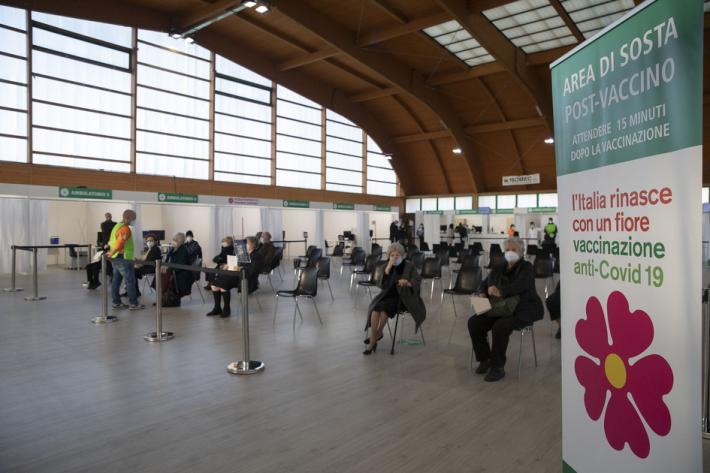 Vaccinazioni, il 2% non si presenta. Dai 50 ai 60enni vaccinati meno del 20%