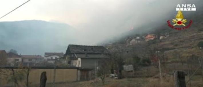 Incendi, la Val Susa brucia ancora