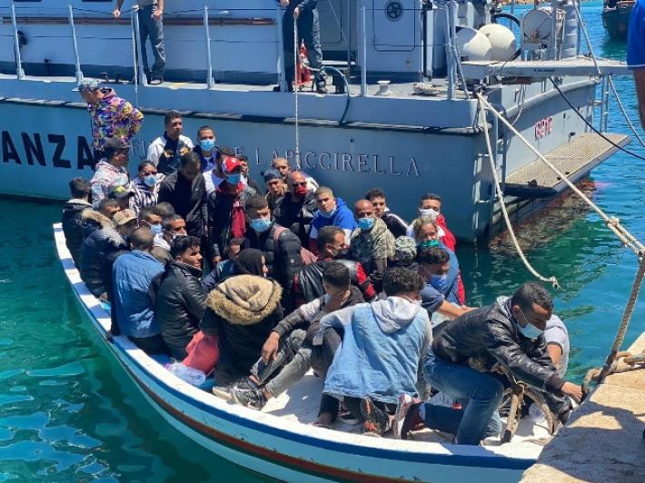 Berlino finanzier&agrave; Ong e progetti di assistenza ai migranti: &egrave; polemica, "stupore" da Palazzo Chigi