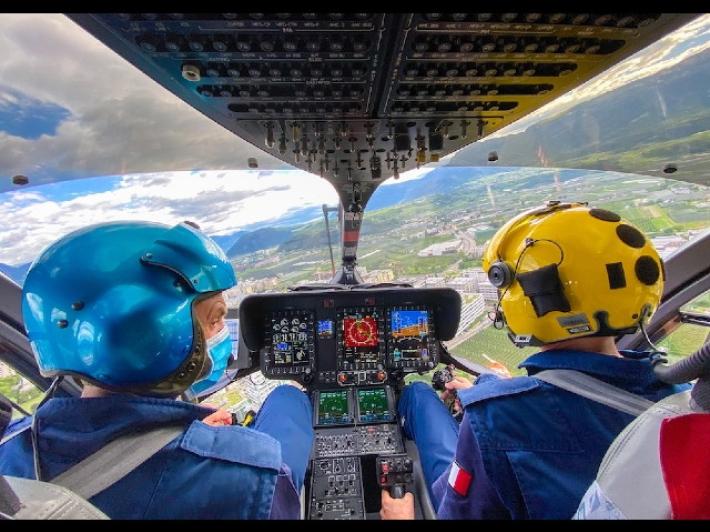 Precipitano in una cascata, una persona &egrave; morta e una &egrave; gravissima