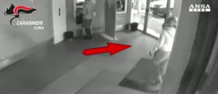 Finta badante narcotizzava gli anziani e li rapinava Video