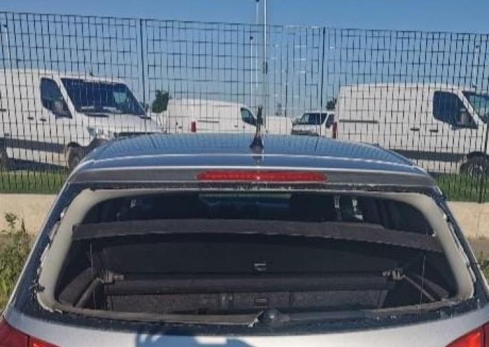 Danneggiate le auto degli autisti di Amazon