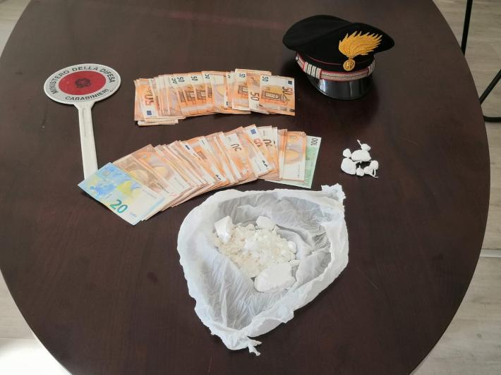 Caff&egrave;, aperitivi e cocaina: il barista patteggia 3 anni