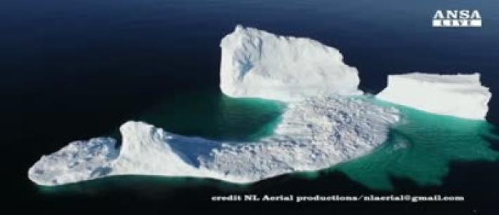 Ferryland, le immagini aeree del grande iceberg 
