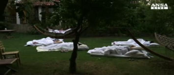 Scossa nel Mar Egeo, letti improvvisati fuori dai resort Video