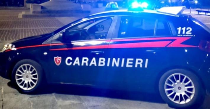 Rubate le biciclette di un albergo e danneggiamenti in centro