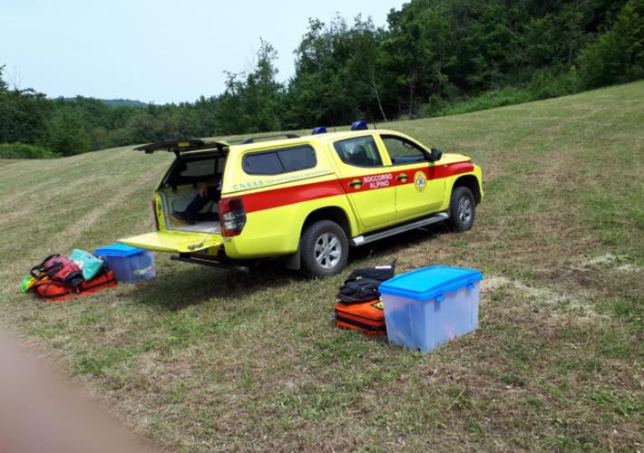 Alpicella di Calestano: biker cade lungo un sentiero e si rompe una gamba