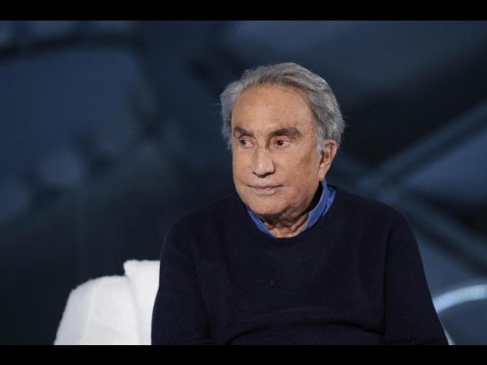 Fede (ai diomiciliari) va a Napoli per il funerale della moglie: blitz in hotel della polizia