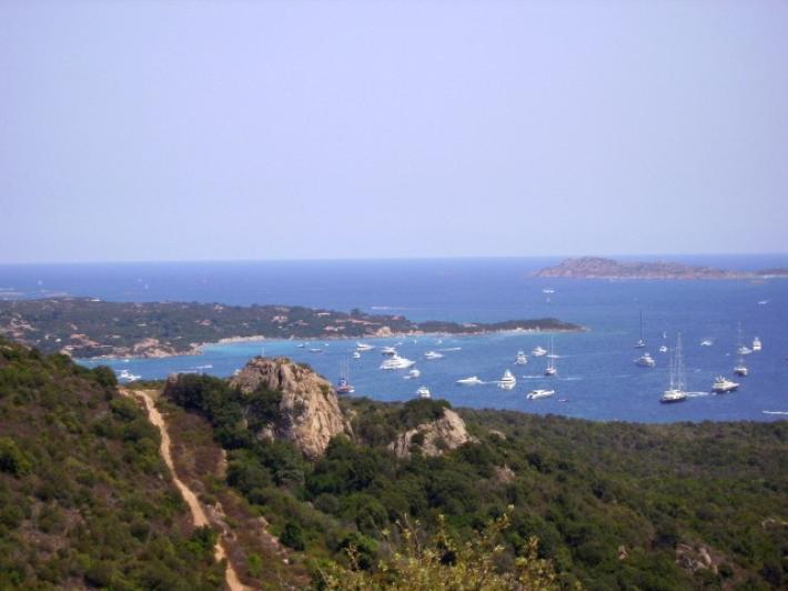 Fuori strada con l'auto in Costa Smeralda, muore 36enne