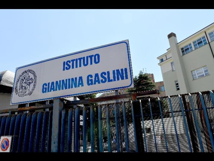 Busta intorno alla testa, bimba sassarese di 5 mesi in fin di vita