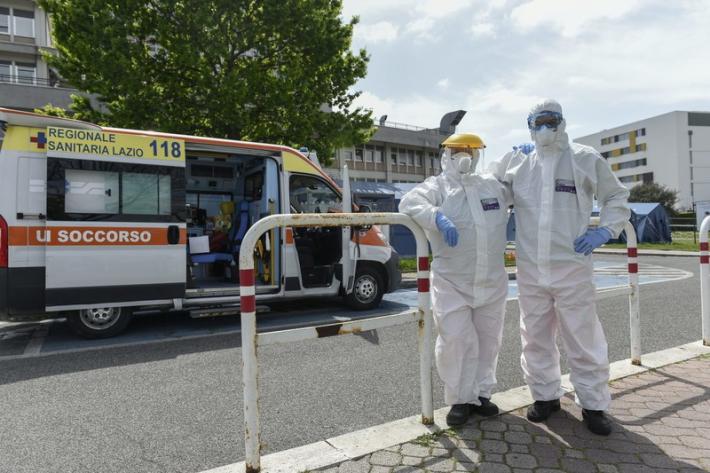 Covid, 882 nuovi casi e 21 decessi in Italia