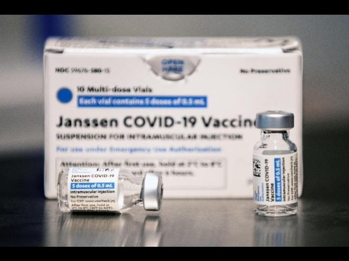 Quattro open day con Johnson&Johnson e anticipo del richiamo con AstraZeneca per gli over 60