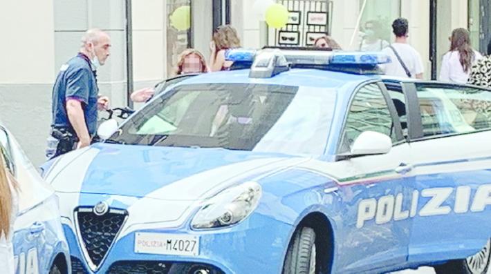 Borseggiatrice arrestata in flagrante in un negozio