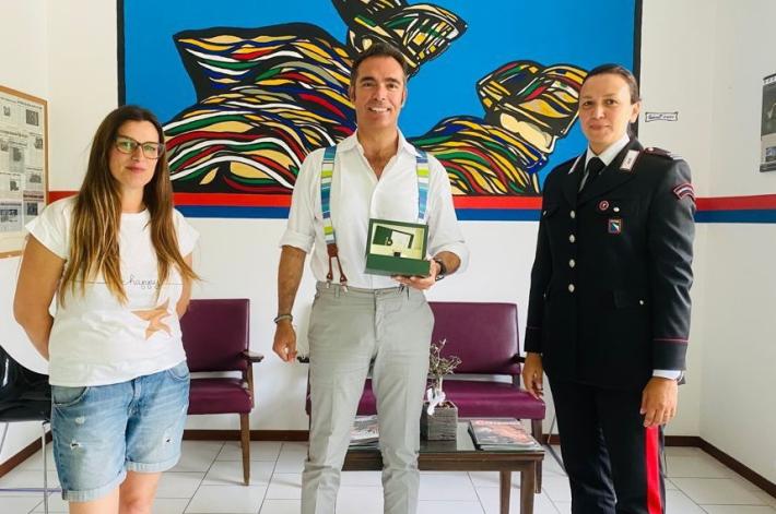 Perde un Rolex da 15mila euro: glielo riportano