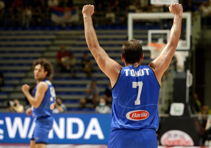 Basket,  impresa Italia: batte la Serbia a Belgrado e vola a Tokyo