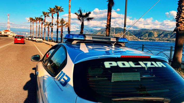 L'invito della polizia: "Non postate sui social le foto delle vacanze prima di essere tornati"