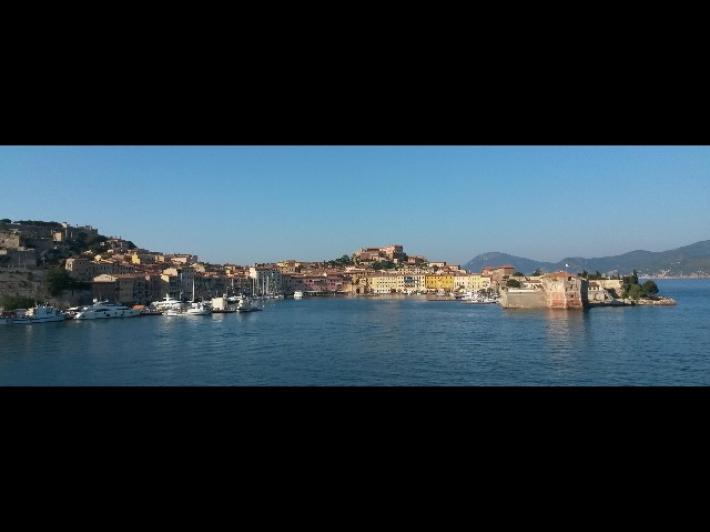 Morta in casa all'Elba, nessun incidente: uccisa a bastonate. Arrestato il marito