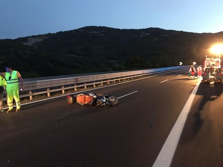 Drammatico incidente in A15: morto un 27enne  residente a Sarzana su uno scooter