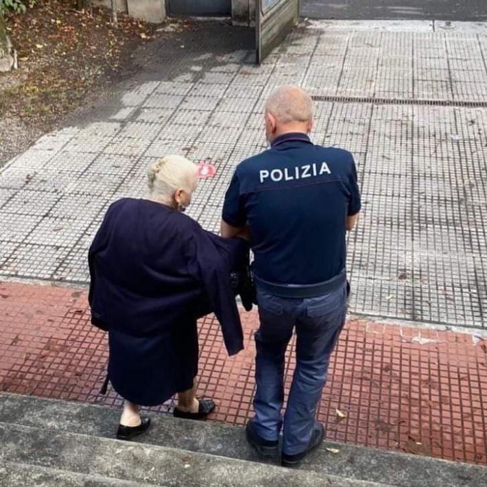 Si fingono amici di un familiare e poliziotti: doppio furto in zona ospedale