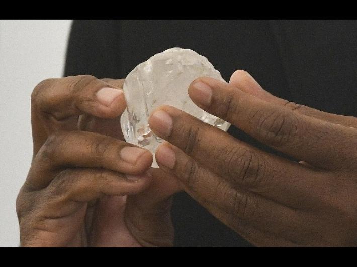 Enorme diamante da 1.174 carati trovato in Botswana