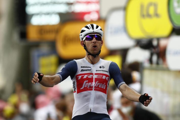 Tour. vince Mollema. Pogacar resta maglia gialla