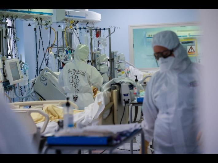 Covid: 1.400 positivi in Italia e 12 vittime