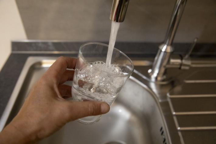 La bolletta dell'acqua costa sempre di pi&ugrave;. Aumenti medi del 4%