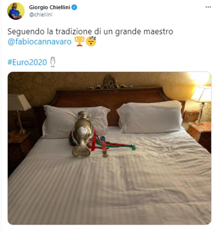 Euro2020, Chiellini come Cannavaro: dorme con la coppa