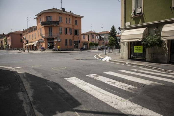 Scontro tra un'auto e uno scooter all'incrocio tra via Venezia e via Trieste: un ferito grave