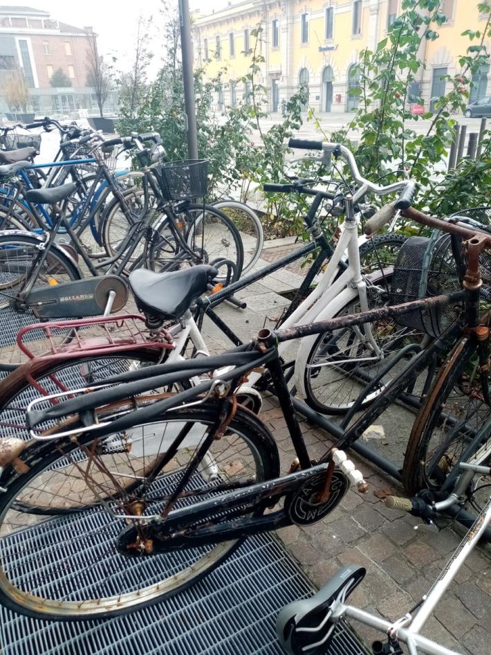 Tutti incollati alla tv a vedere la finale: i ladri fanno razzia di bici