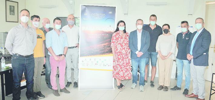 In volo nel cielo della Val Parma Parapendio: a Schia i campionati italiani