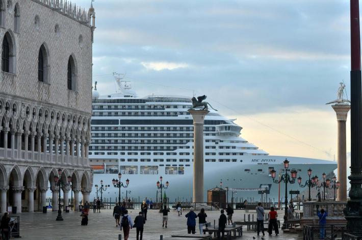 Dal 1&deg; agosto niente pi&ugrave; grandi navi a Venezia