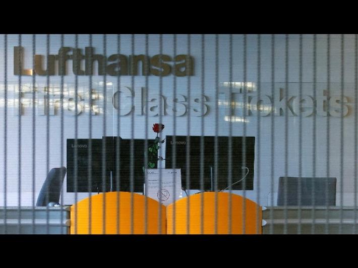 Lufthansa abolisce "Signore e signori" nei messaggi di saluto