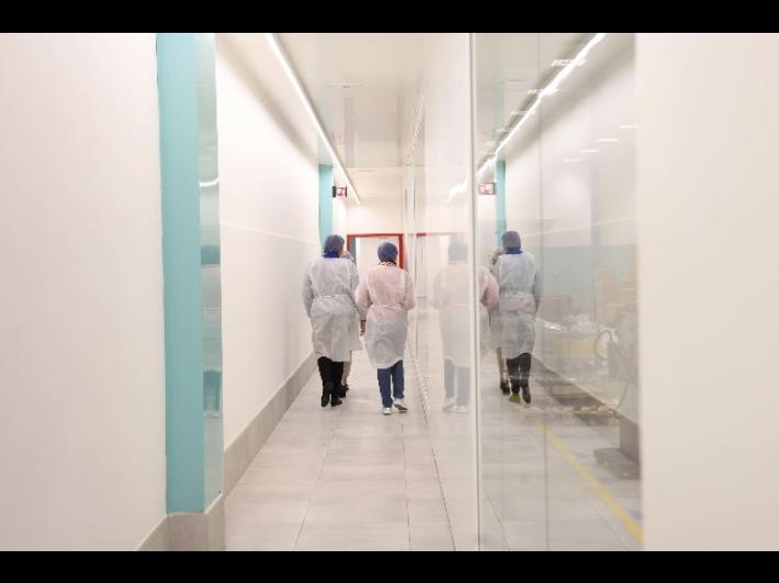 Covid: oltre 3 mila casi, risalgono i ricoverati con sintomi in Italia 