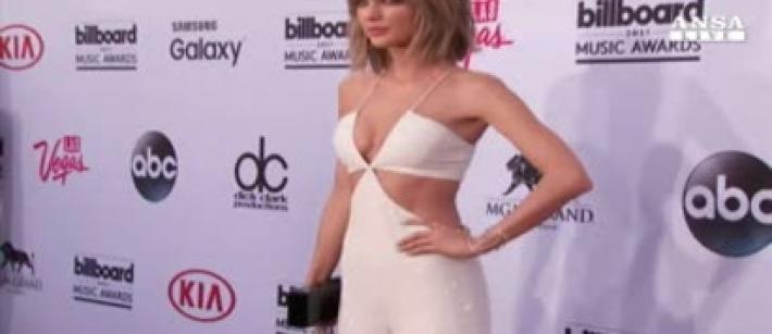 Se a Natale Taylor Swift bussa alla porta del fan 96enne