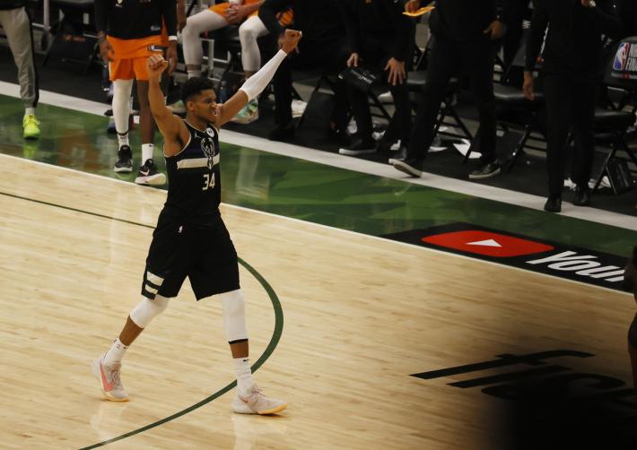 Stratosferico Antetokounmpo: i Milwaukee Bucks vincono il titolo NBA (50 anni dopo)