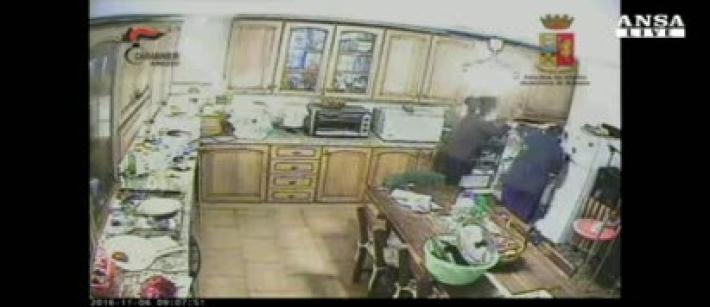 Arancia Meccanica ad Arezzo, fermata coppia di badanti