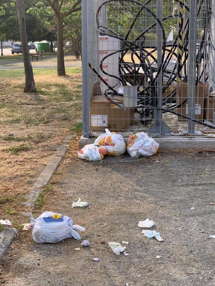 Via Passo della Cisa, nuova antenna e... nuovo punto per l'abbandono dei rifiuti