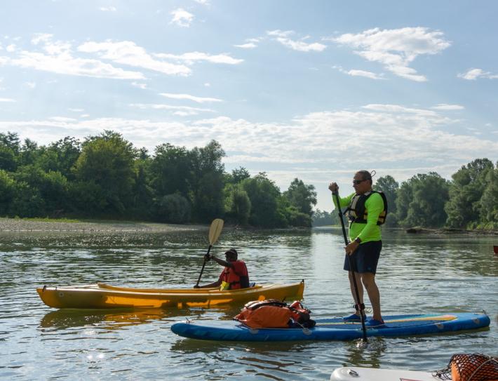 Il vescovo con la pagaia ha fatto tappa a Polesine