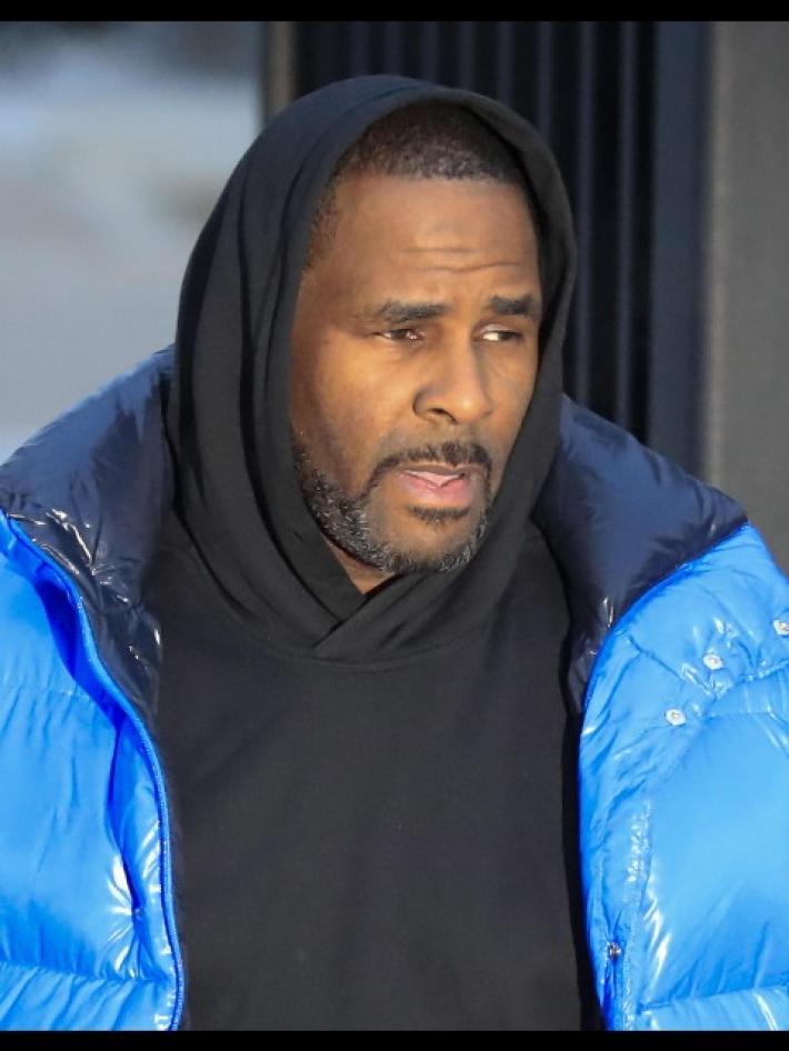 Nuove accuse al rapper R.Kelly: abusi su un ragazzo 17enne