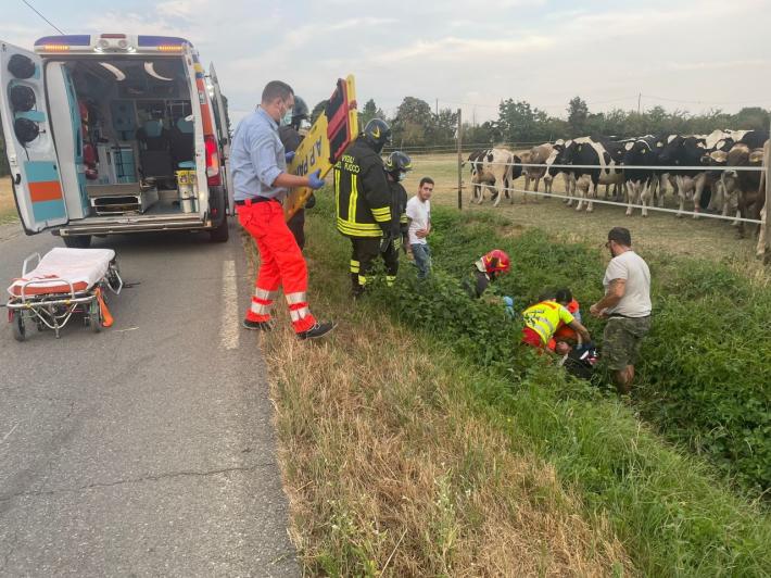 San Prospero: finisce nel fosso con la moto, ragazza ferita