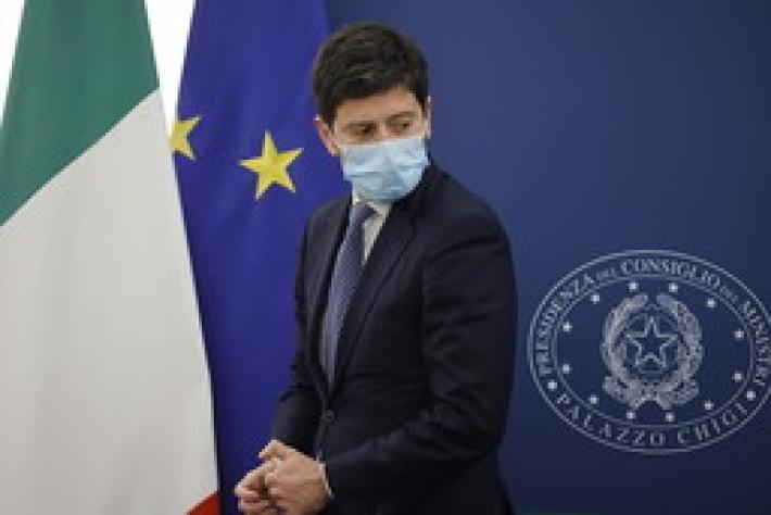 Scuola, Speranza "In corso valutazione obbligo vaccino"