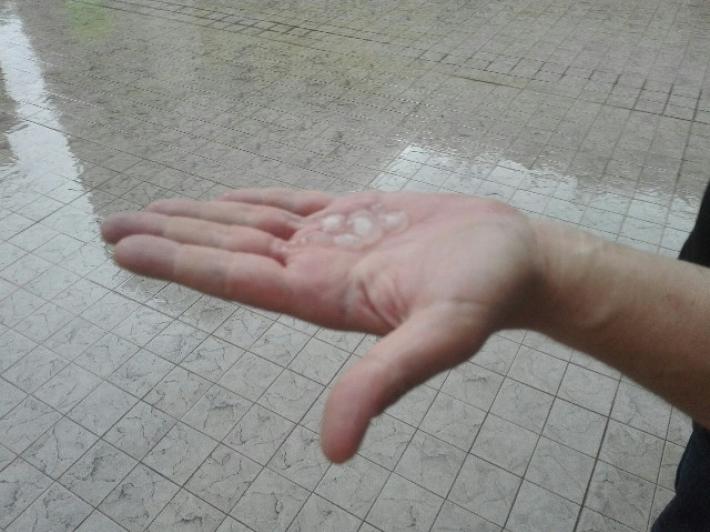 Grandinata anche in citt&agrave;. Continua l'allerta meteo