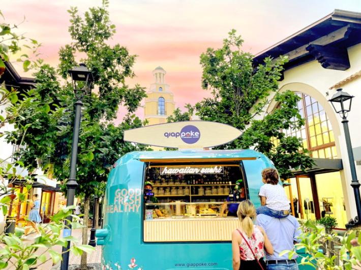 Fidenza Village Shopping Night&nbsp;: l&rsquo;arte hawaiana del poke sposa la sostenibilit&agrave;