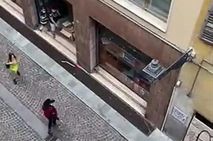 Aggressione, otto mesi al 19enne arrestato